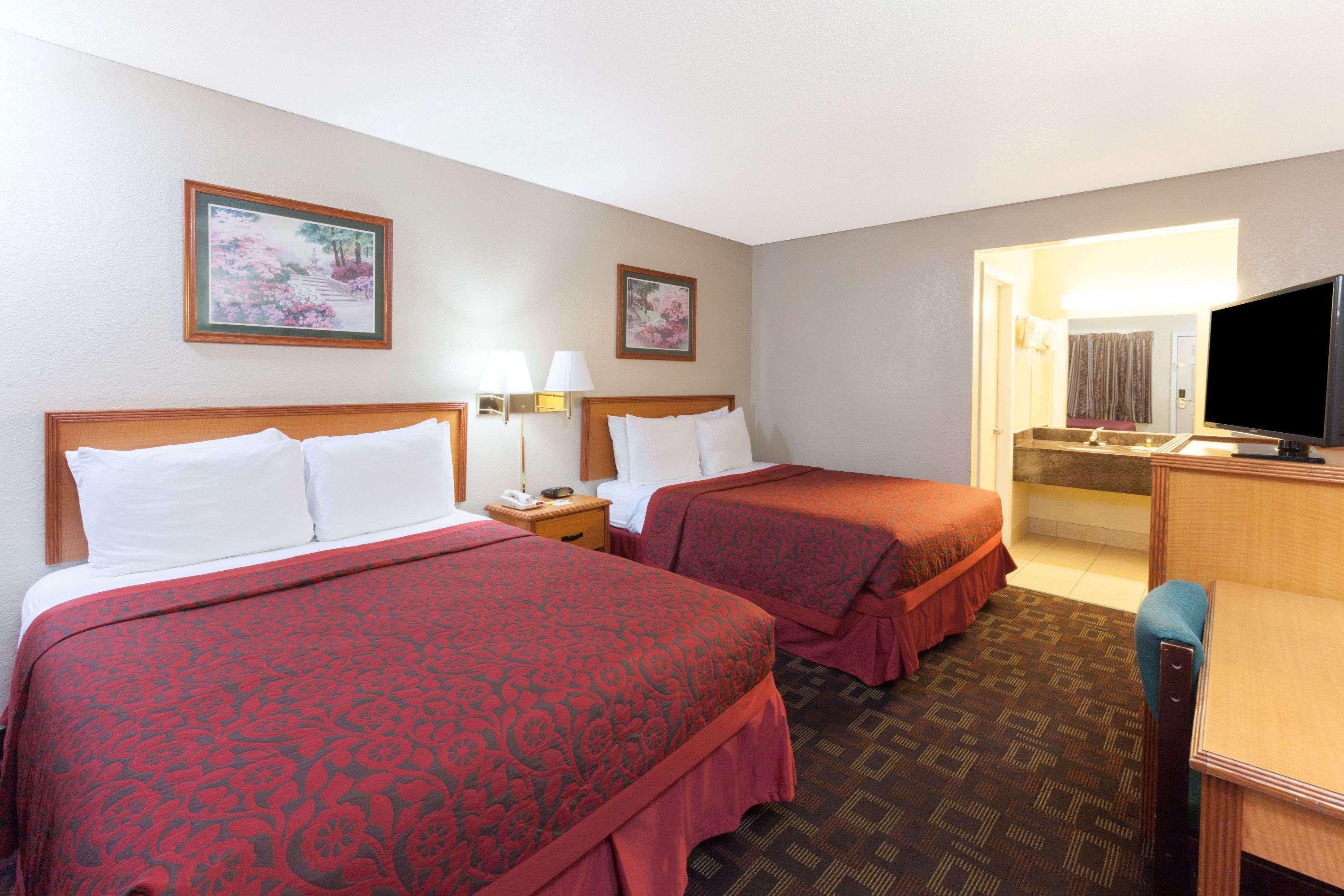 Days Inn By Wyndham Oklahoma City Fairground מראה חיצוני תמונה
