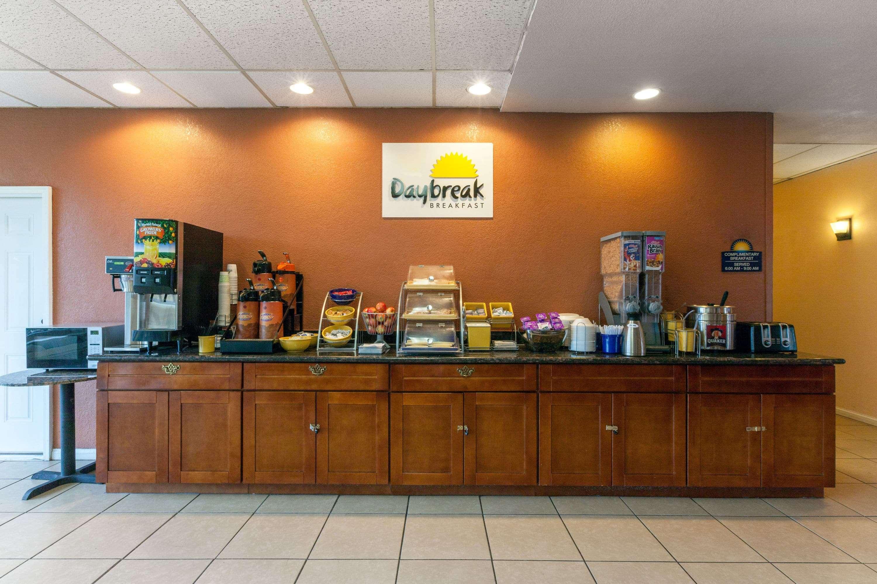 Days Inn By Wyndham Oklahoma City Fairground מראה חיצוני תמונה