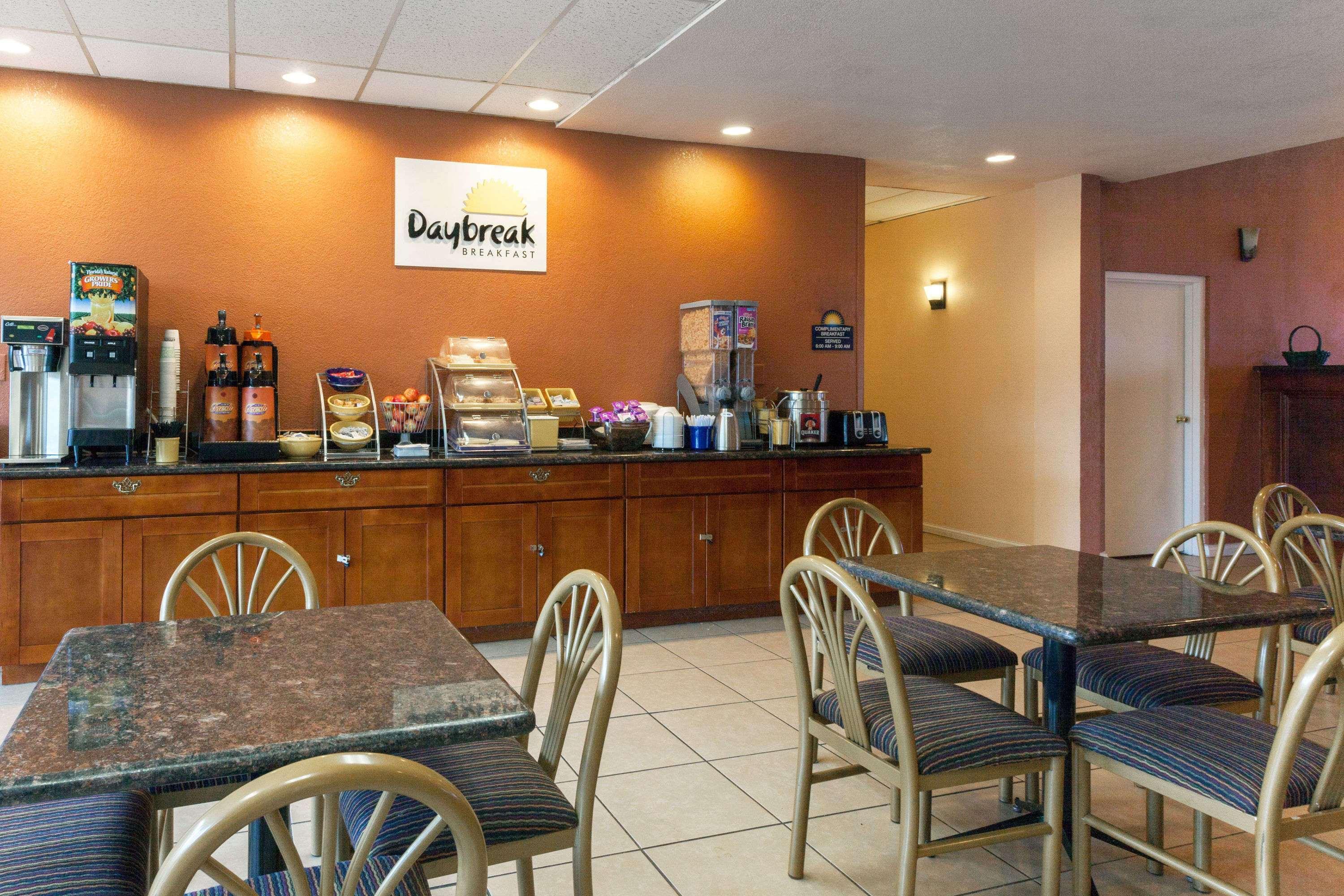 Days Inn By Wyndham Oklahoma City Fairground מראה חיצוני תמונה